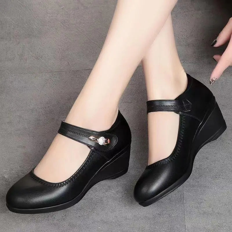 Lydia – stylish shoes with a medium heel and comfort