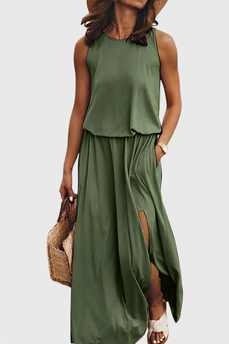Dianne Sleeveless dress with side slit and loose silhouette