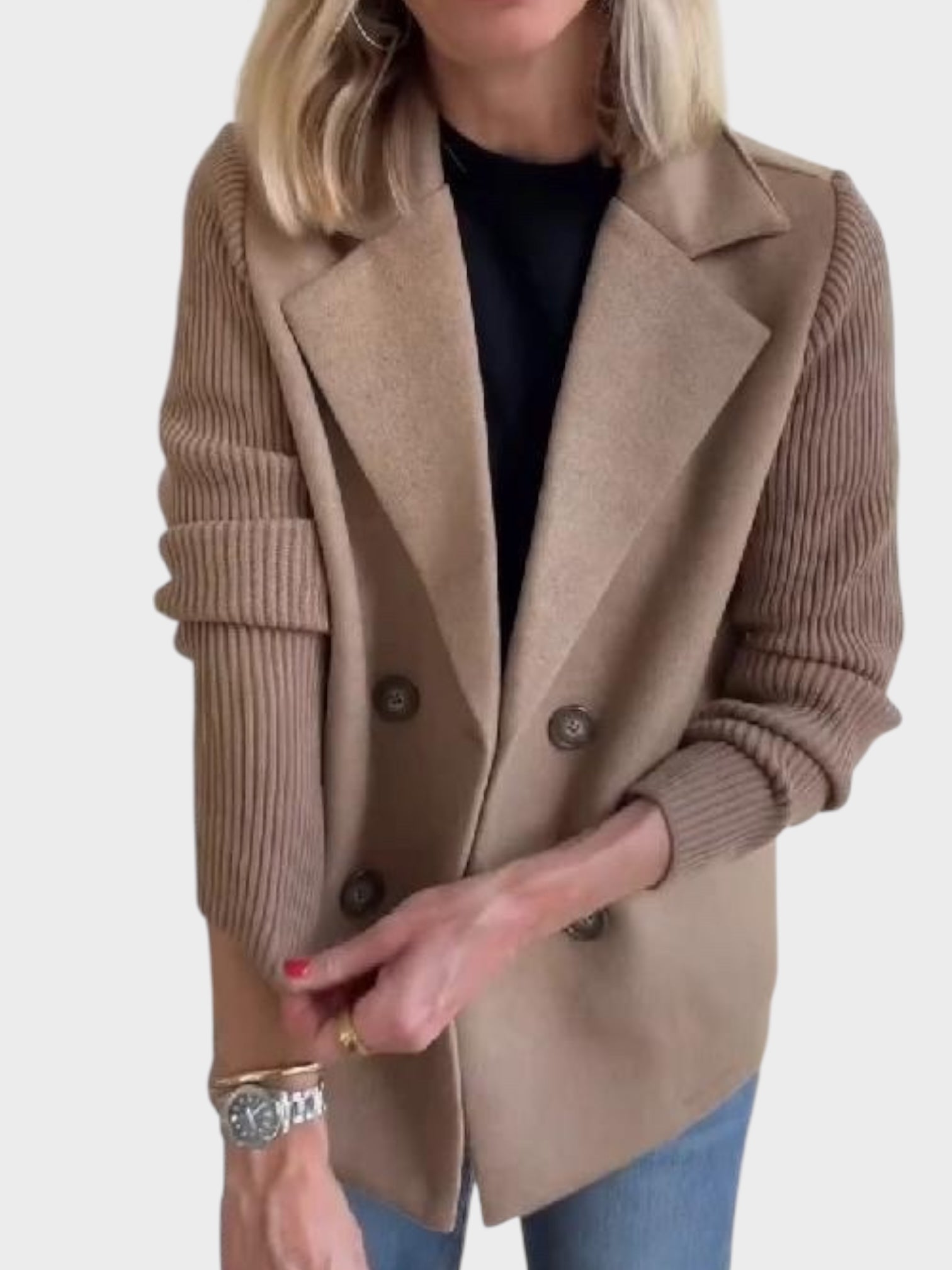 Elegant jacket with knitted sleeves