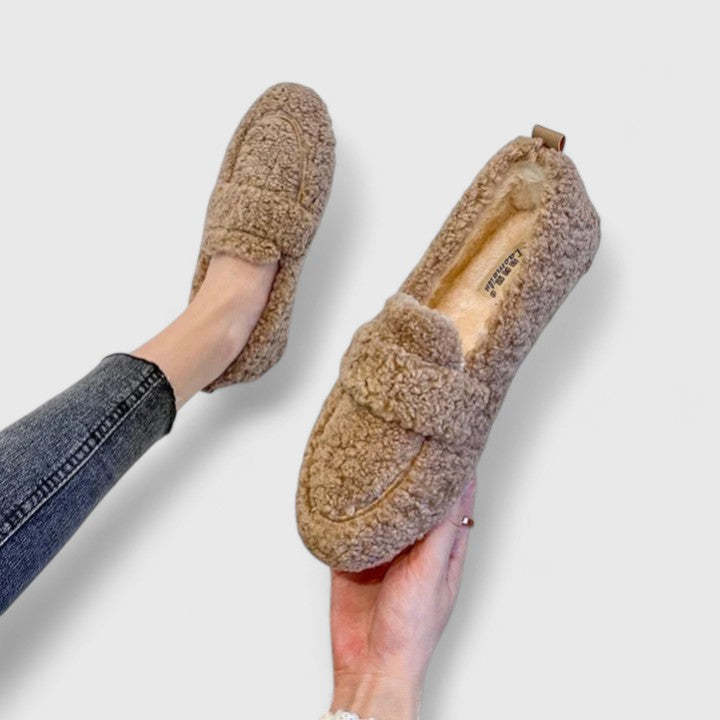 Warm slip-on shoes with a stylish design