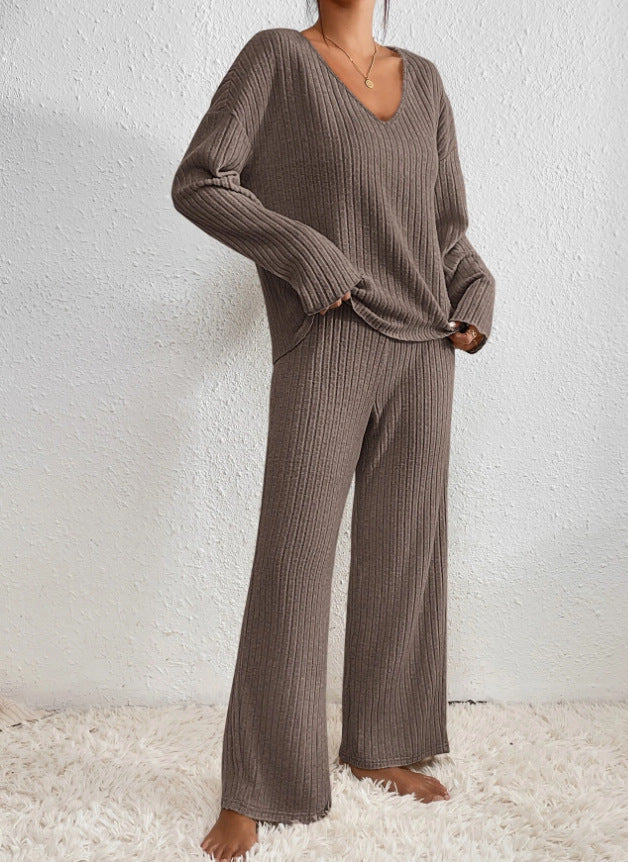 Edina – Two-piece set with V-neck and knitted pattern