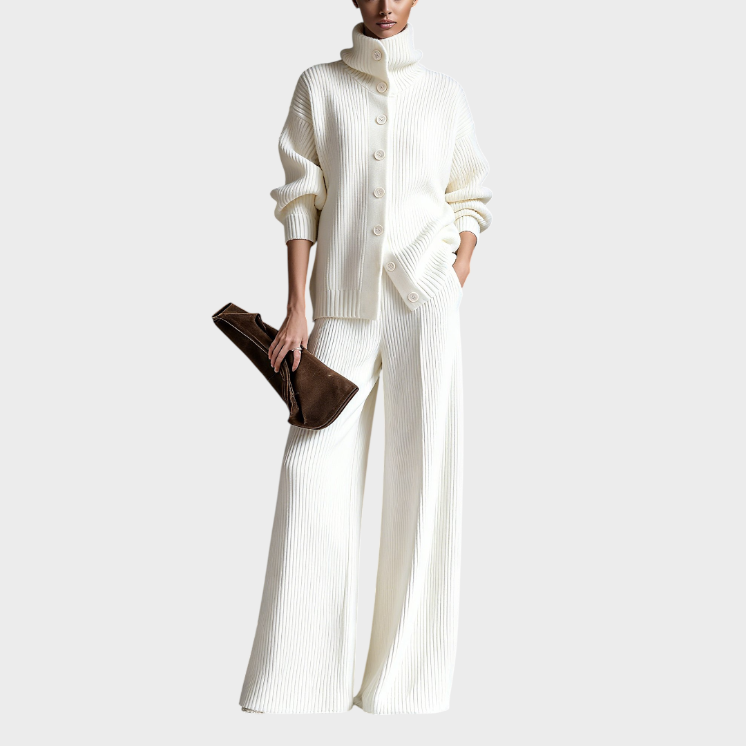 Lovely | Simple turtleneck sweater campaign