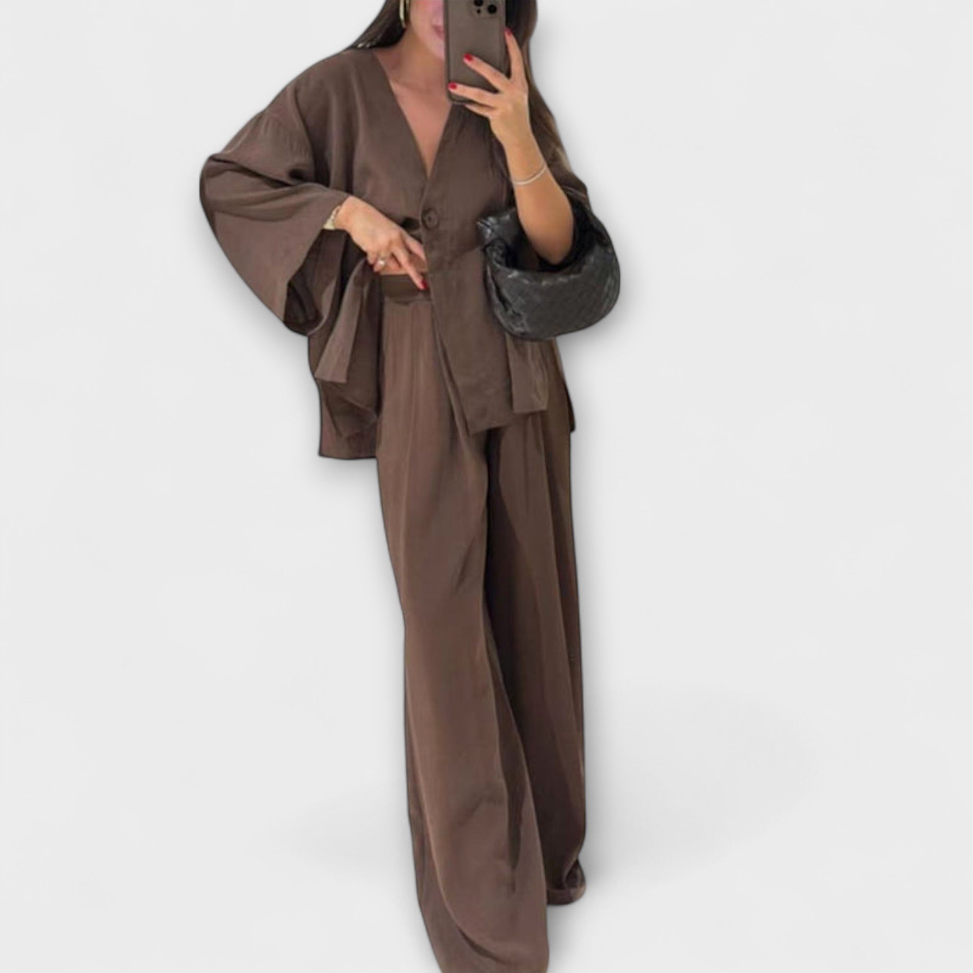 Jacqueline - Casual V-neck top and pants duo