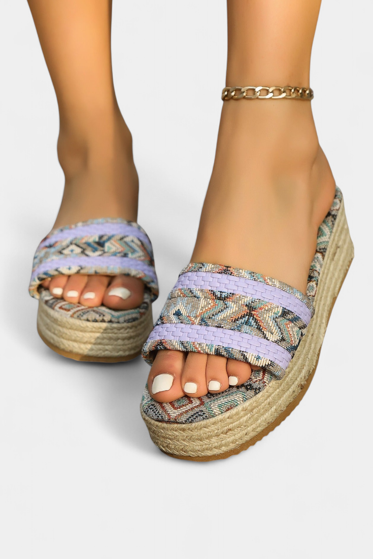 Dorotea Flat sandals with double strap and ethnic woven sole