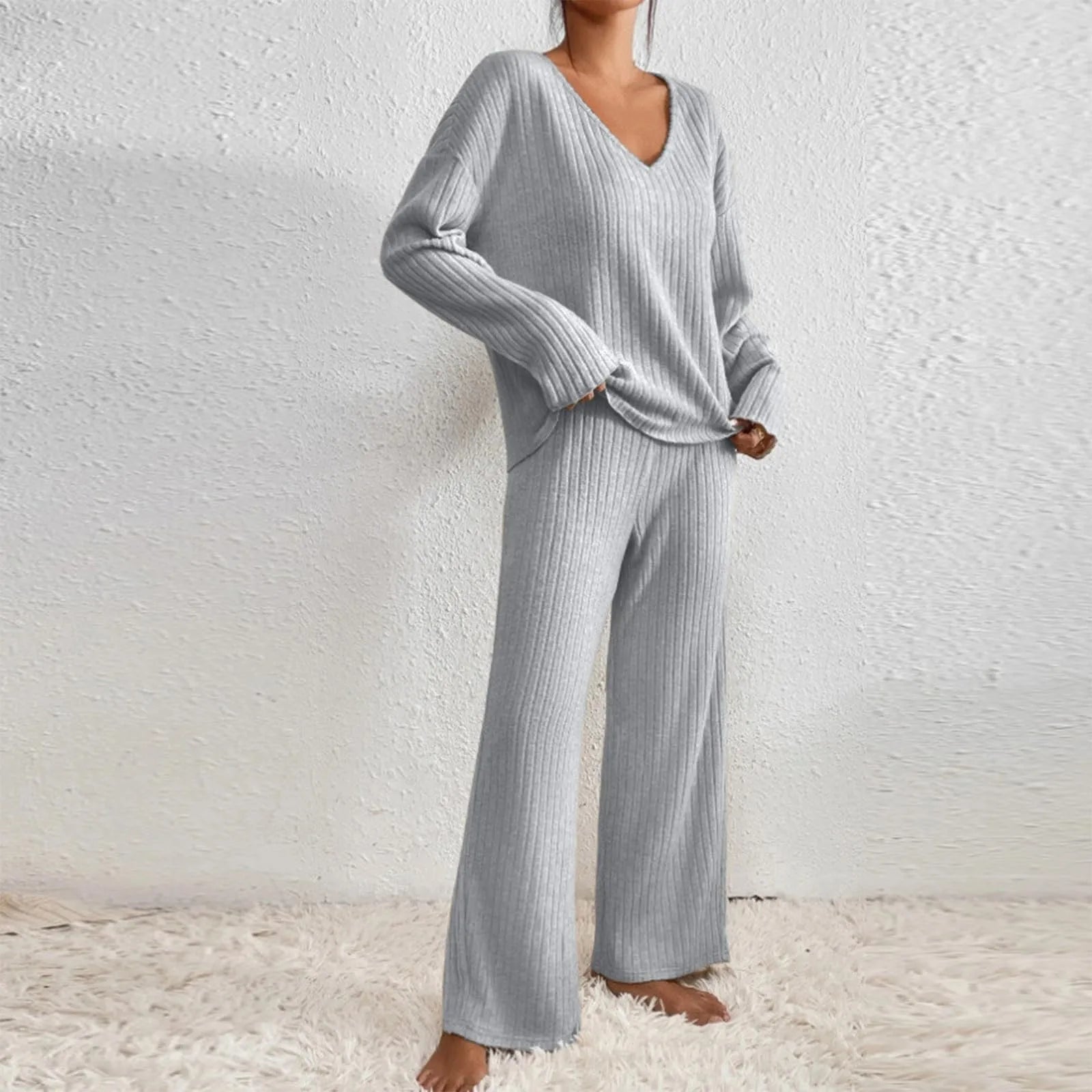 Edina – Two-piece set with V-neck and knitted pattern