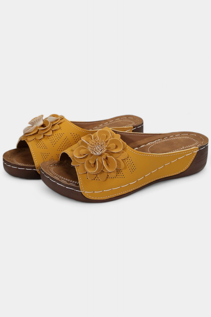 Rich orthopedic sandals with 3D flower and cushion
